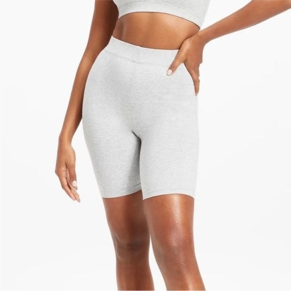 Good American Pants - Good American The Essential Grey Bike Short Women's Size Medium New with Tags